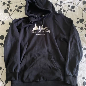 Hoodie - Kontakta innan köp nu!