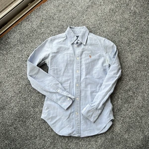 Ralph lauren skjorta - Säljer denna snygga ralph lauren skjorta size XS fits S | Skick 9/10 | Bara att höra sig vid minsta fundering!👋🏾