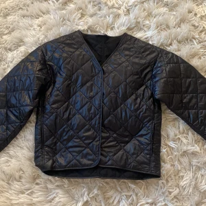 quiltad jacka gina - jättecool och slutsålddd 💕💕💕🐆🐆🦩🩷💕💥