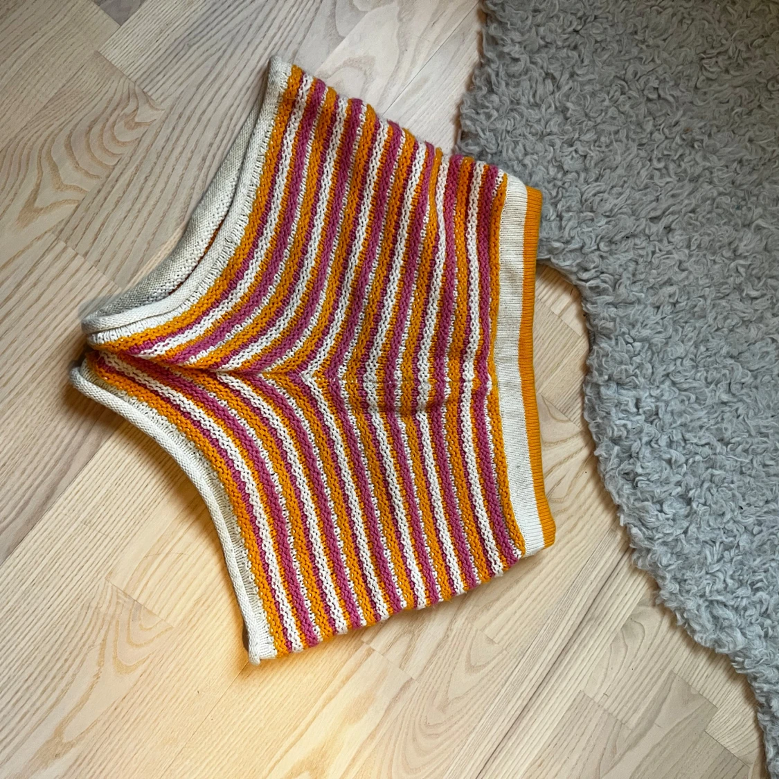 Randiga stickade shorts  - 1