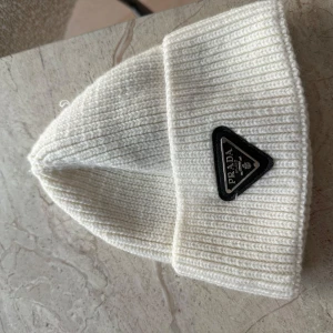 Mössa oanvänd  - Så fin!