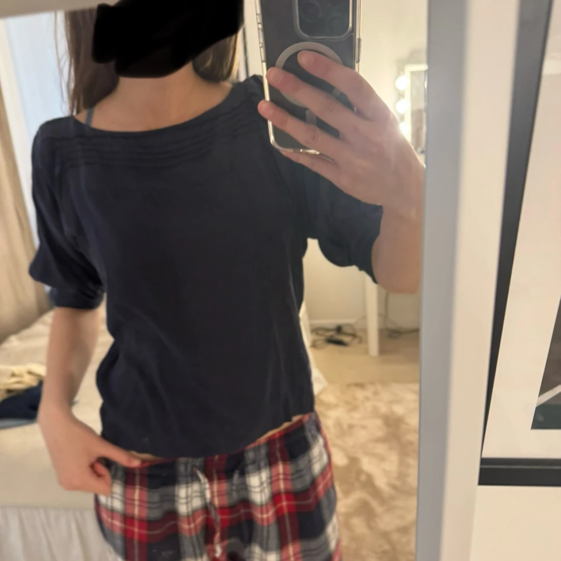 Mörkblå topp med trekvartsärm