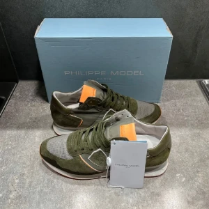 Philippe Model Trpz - Skick 9,5/10, de fläckarna är enbart vatten då de är nytvättade - Size 43 - Nypris 3400 kr - skriv för bilder/frågor kings ⭐️