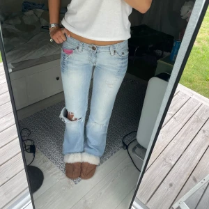 Jeans lowwaist utsvängda lågmidjade bootcut  - Assnygga jeans!! Säljer endast vid bra bud, ej under 600kr, ge prisförslag!!❤️