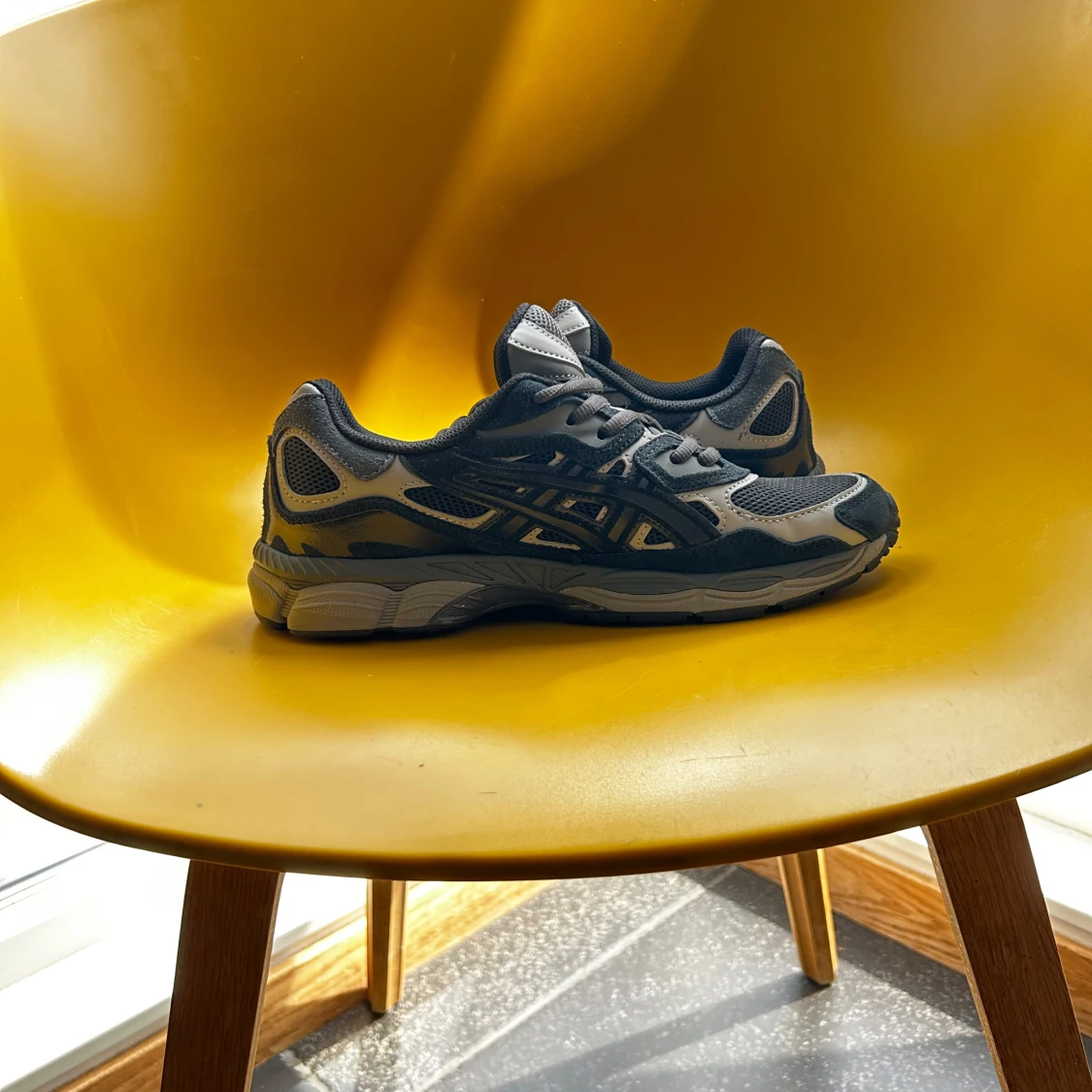 asics gel nyc graphite grey( storlek 44 passar även 43) - 3