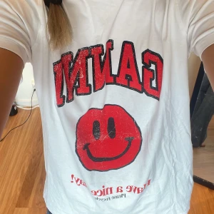 Ganni t-shirt  - Jättefin ganni t-shirt