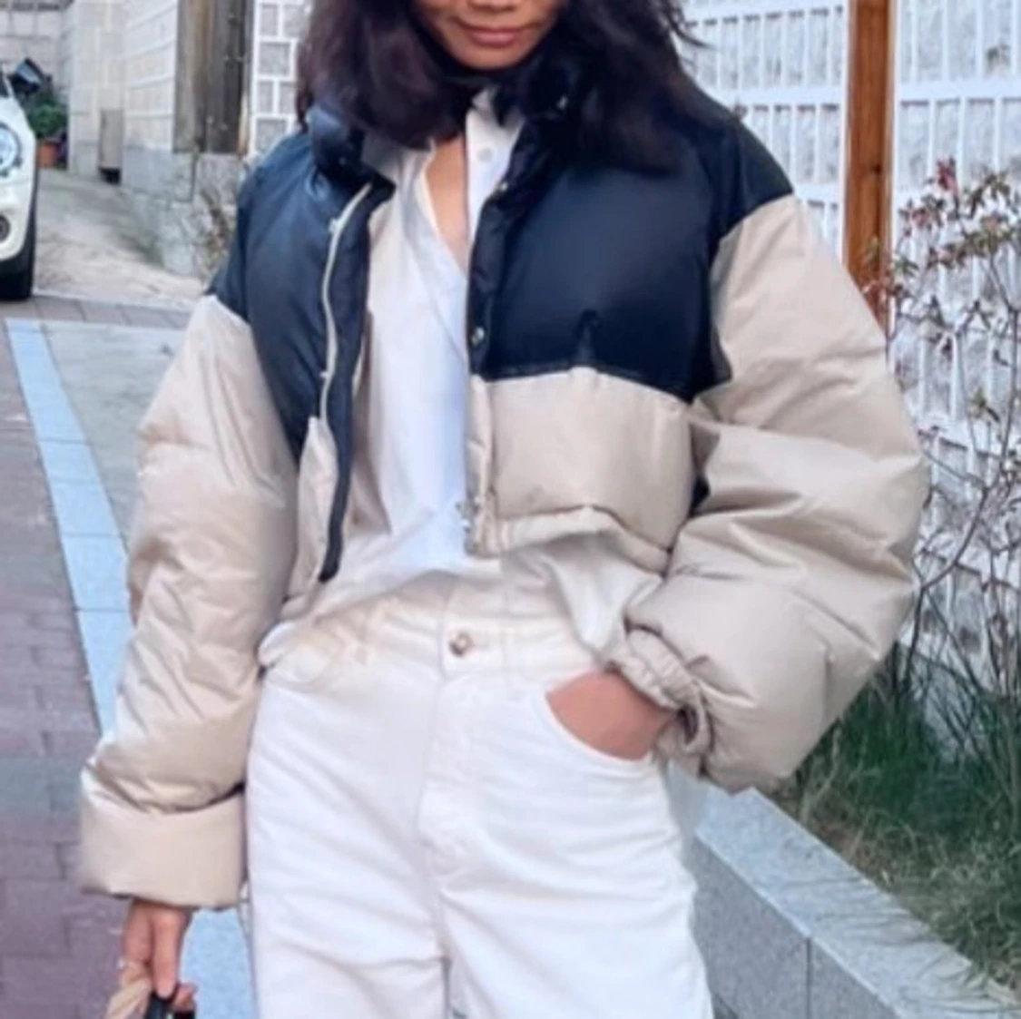 Beige och svart oversized croppad pufferjacka i dunn 