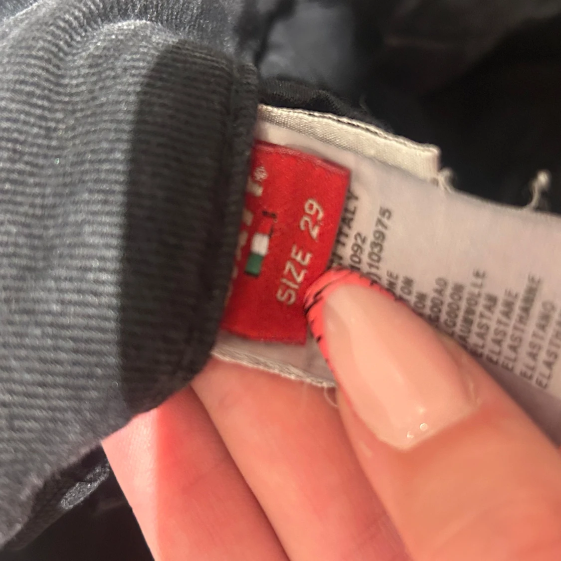 Svarta jeansshorts med snygga fickor - 4