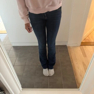 Zara jeans - Säljer mina fina bootcut jeans från Zara. Säljs då de inte används längre💕