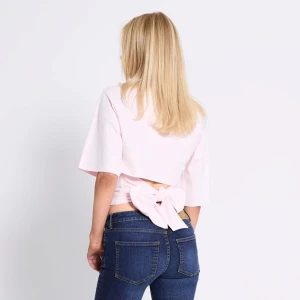 Tie T-shirt från lager 157 - Säljer denna tröja då den inte kommer till användning! Den är endast använd 1 gång och i nyskick 💞 Tar ej emot prisförslag då tröjan redan är väldigt billig💕