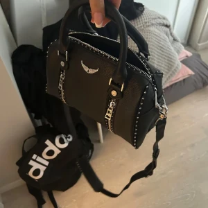 SUNNY BAG - Xs studs, köpt på Plick för 2700 kr, 