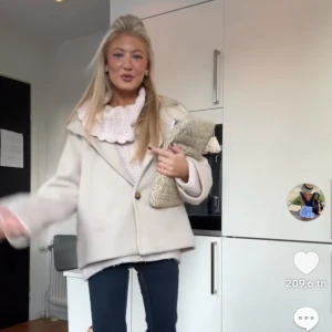 SÖKER JACKAN  - Skriv till mig om ni säljer 💕
