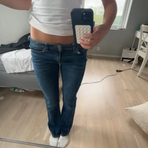 jeans - Säljer nu mina jeans från gina tricot, skönt material o väldigt snygga, skriv för fler bilder💖💖💖