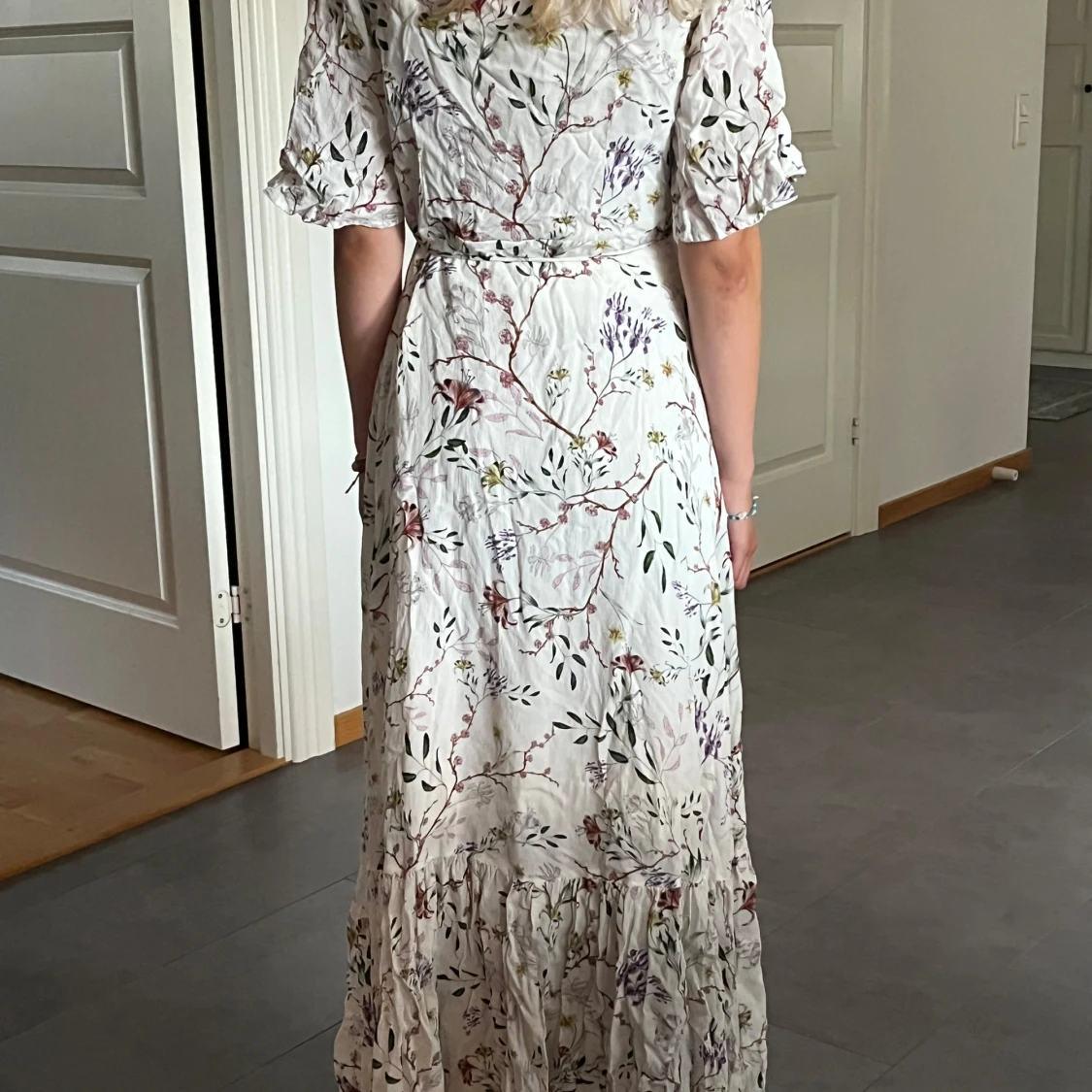 Vit blommig långklänning H&M - 1