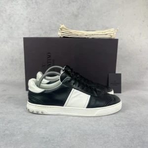Valentino flycrew sneaker - – Condition: 9/10 - all spikes are still on  – Color: White and black  – What is included: Dustbag & card  – Retail price: 7280