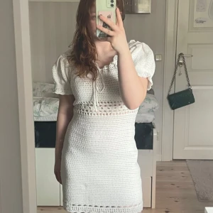 Vit klänning - Vit miniklänning från Gina tricot, perfekt till sommaren!!🫶🏻