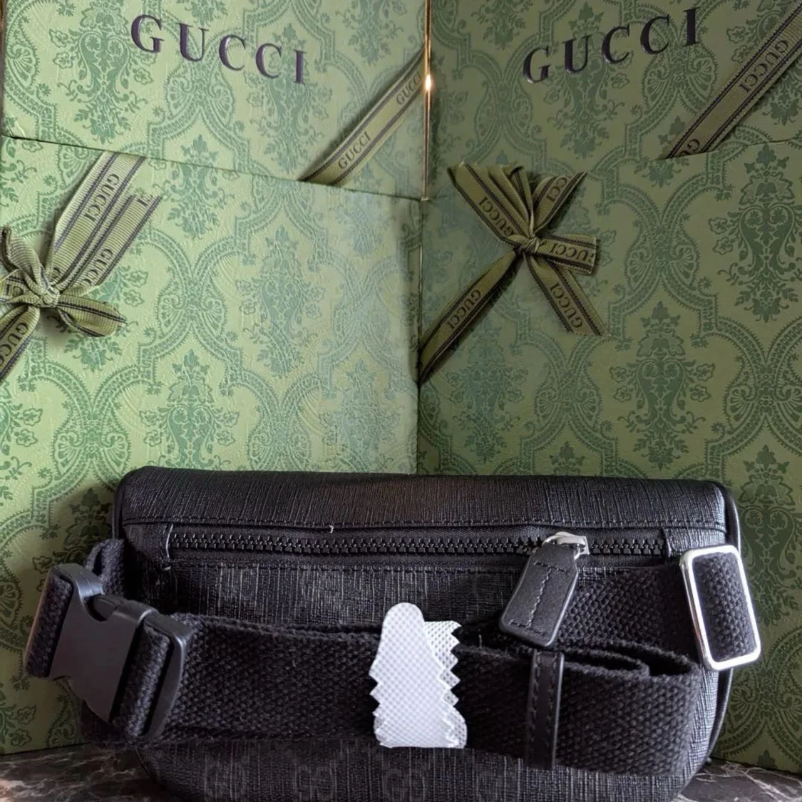 Svart Gucci axelväska i skinn - 1