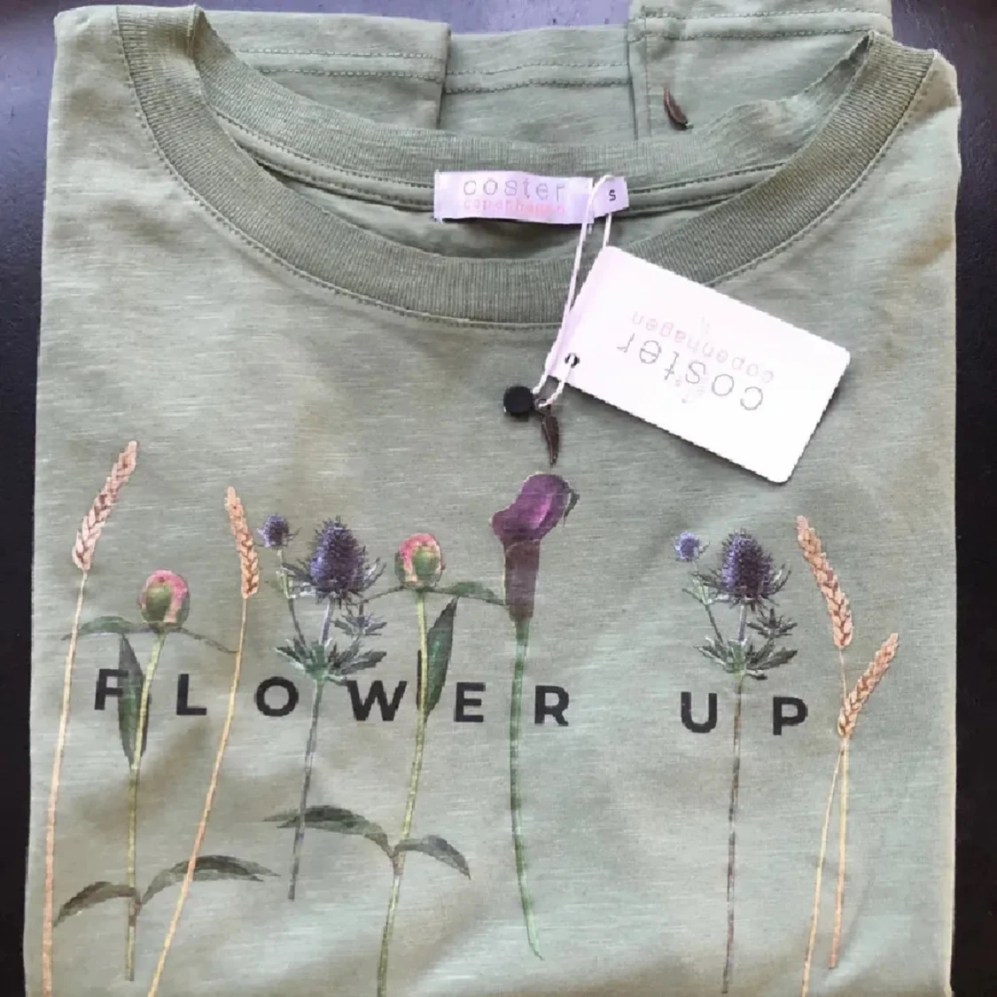 Grön blommig t-shirt från Coster - 1