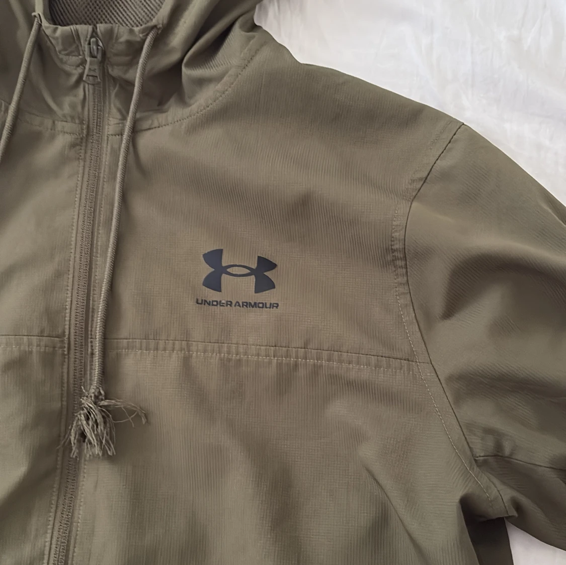 Olivgrön vindjacka från Under Armour - 3