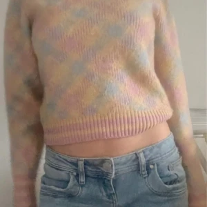 Zara tjocktröja i pastel med detaljer - Jättefin mysig tröja med fina stjärndetaljer! ❤️ strl S, 