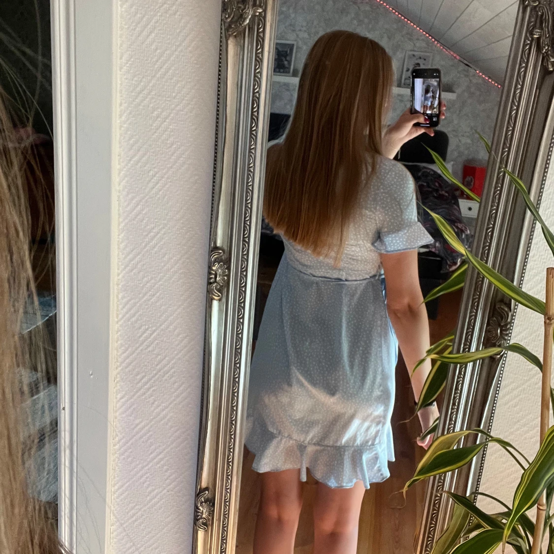 Ljusblå prickig omlottklänning Vero Moda - 2