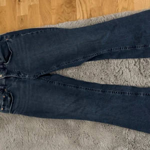 Bootcut jeans från Gina - Säljer då dom inte passar mer.