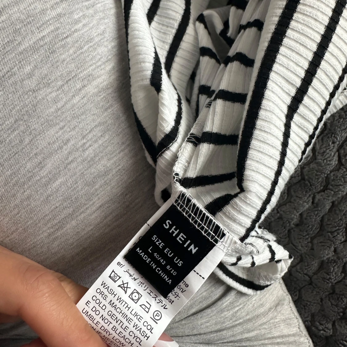 Randig vit och svart klänning - 2