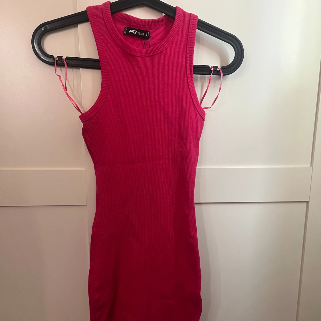 Rosa ribbad kortklänning 