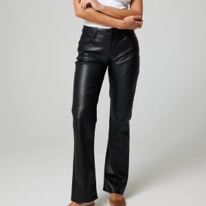 Skinnbyxor - jättefina skinnbyxor från Bikbok! Säljer pga att de inte kommer till användning mer💕