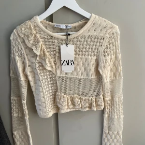 Blus Zara - Oanvänd blus från Zara! Nypris 359!