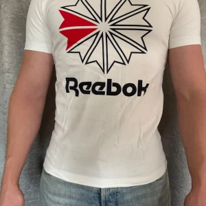 🏒T-shirt Reebok🏒 Herr - En T-shirt från Reebok i fint skick, stl S🏒 Pris kan diskuteras     