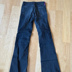 Bootcut jeans  - Fina jeans från weekday storlek 25 l32 super fina om ni vill ha mått så gå gärna in på hemsidan först skriv vid minsta lilla funderingar 
