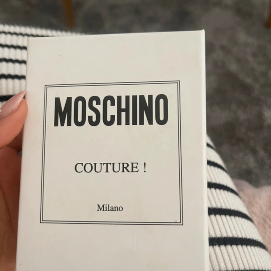 Svart Moschino bälte med silverdetaljer - 2