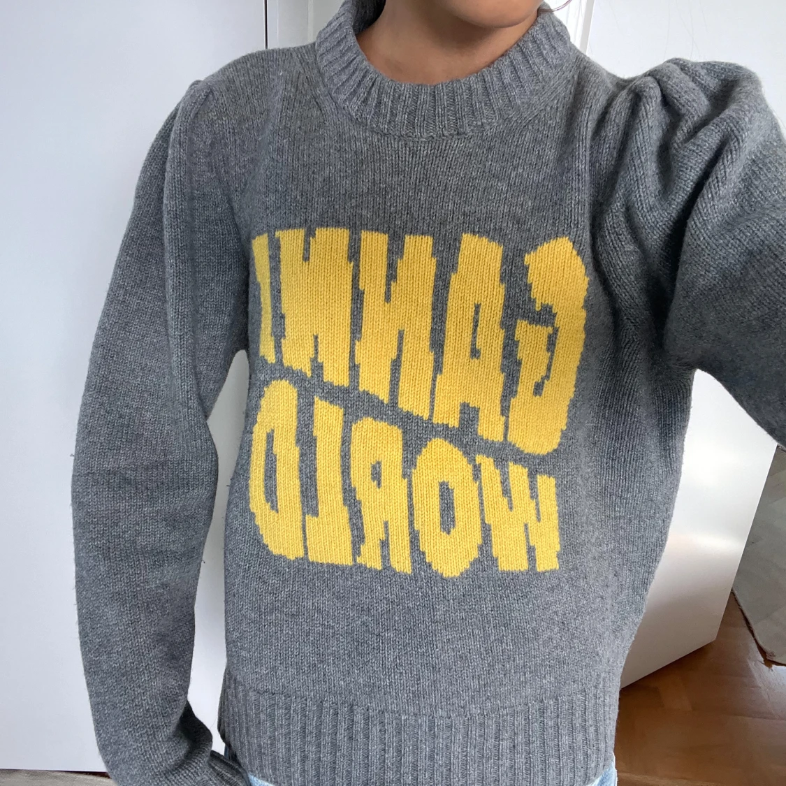 Grå stickad Ganni-tröja med tryck - 1