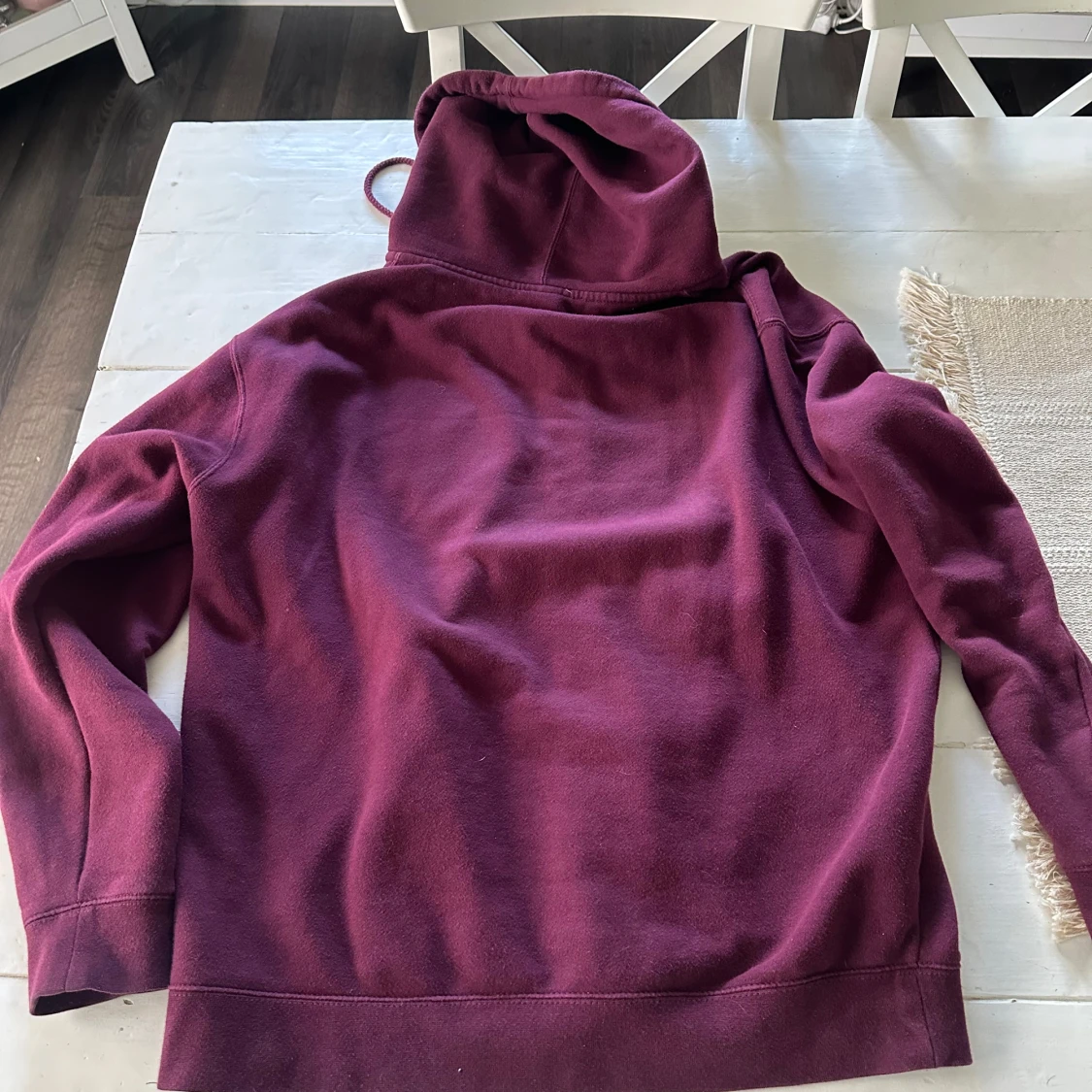 Vinröd OBEY hoodie med tryck, stl L - 2