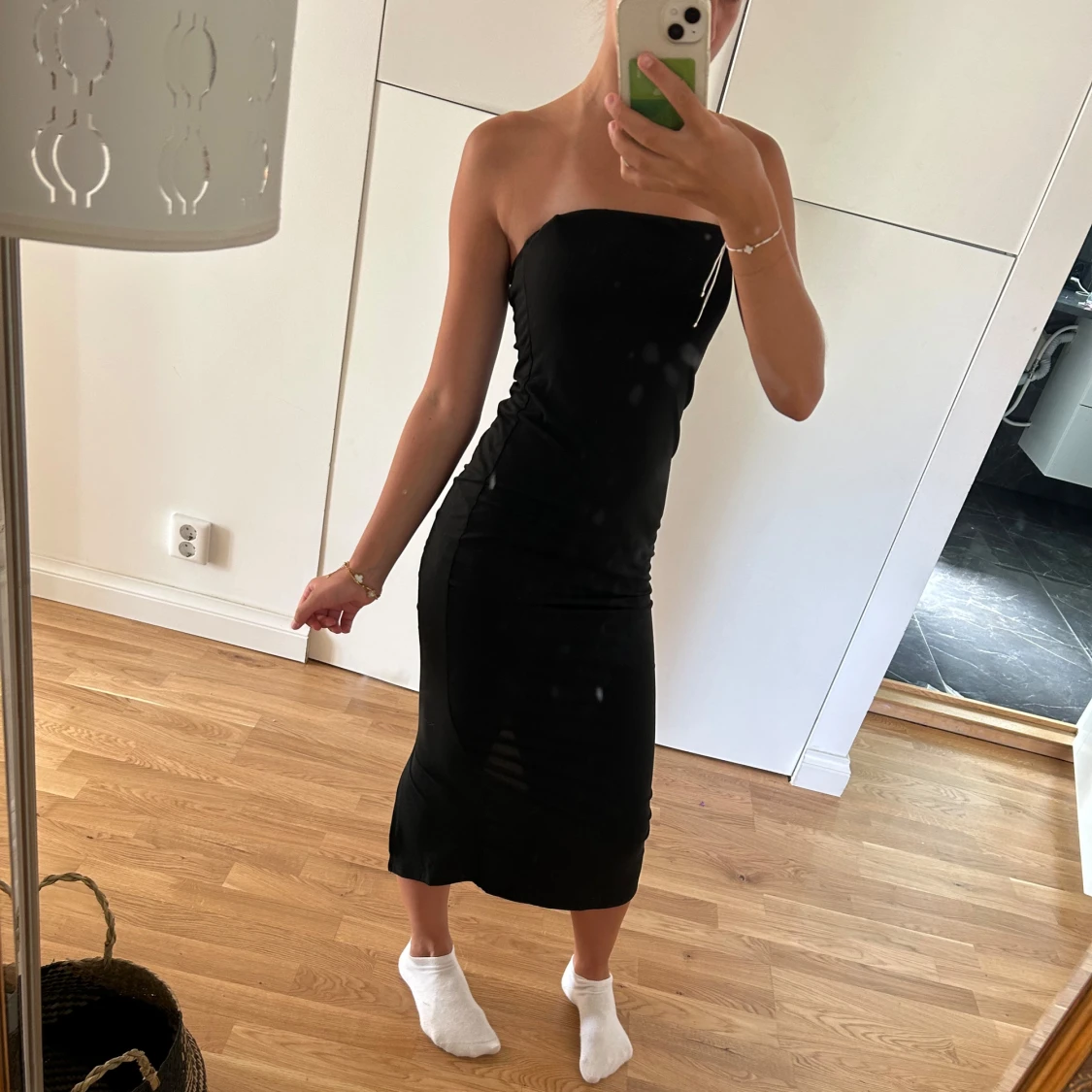 Svart axelbandslös långklänning från Shein - 2