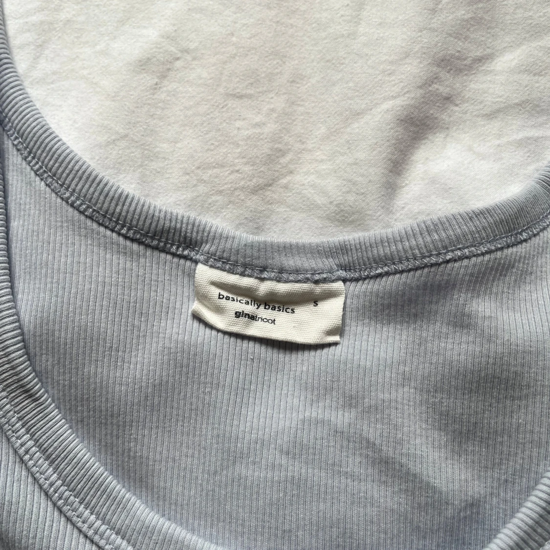 Lila ribbat linne från Gina Tricot - 1