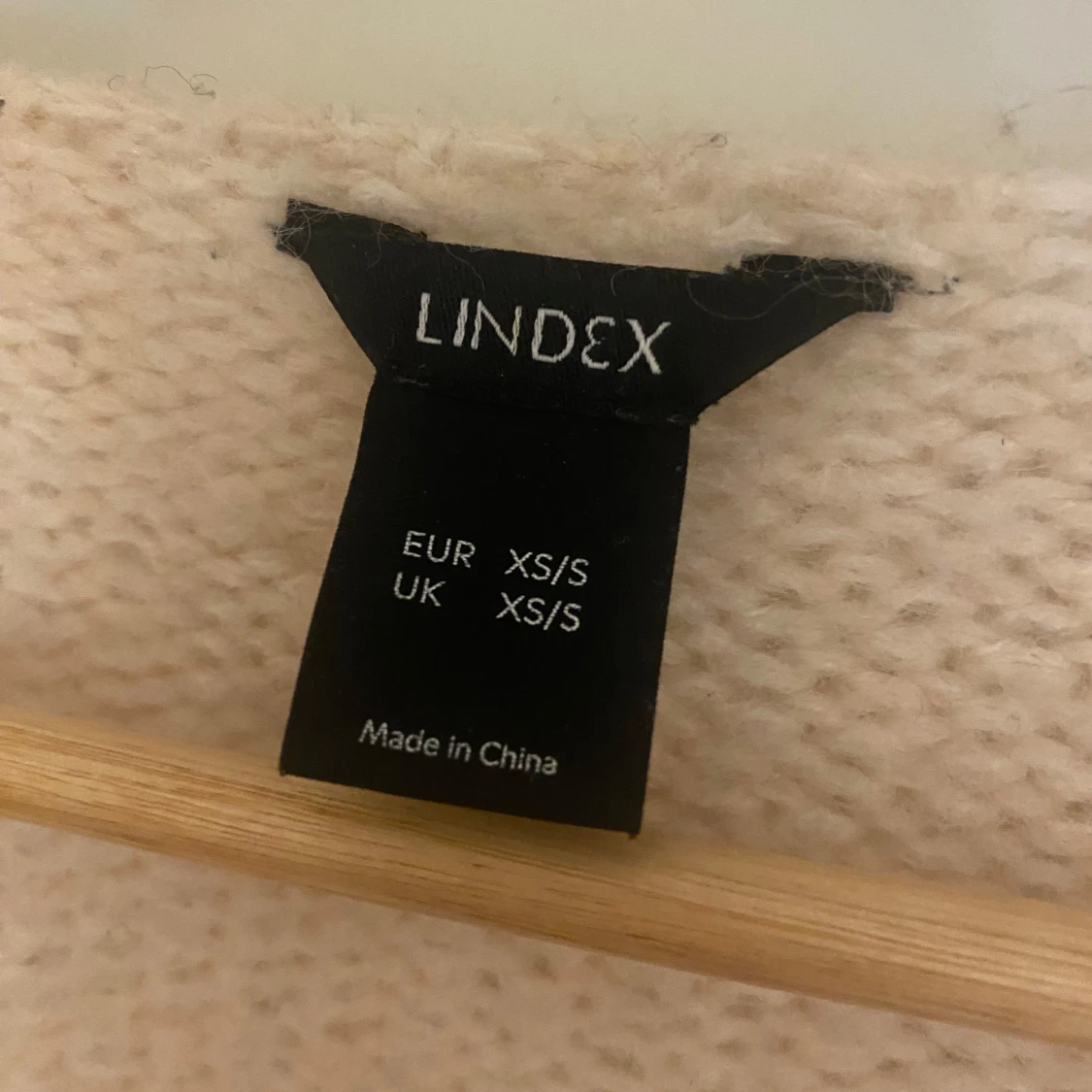 Beige stickad kofta från Lindex - 2