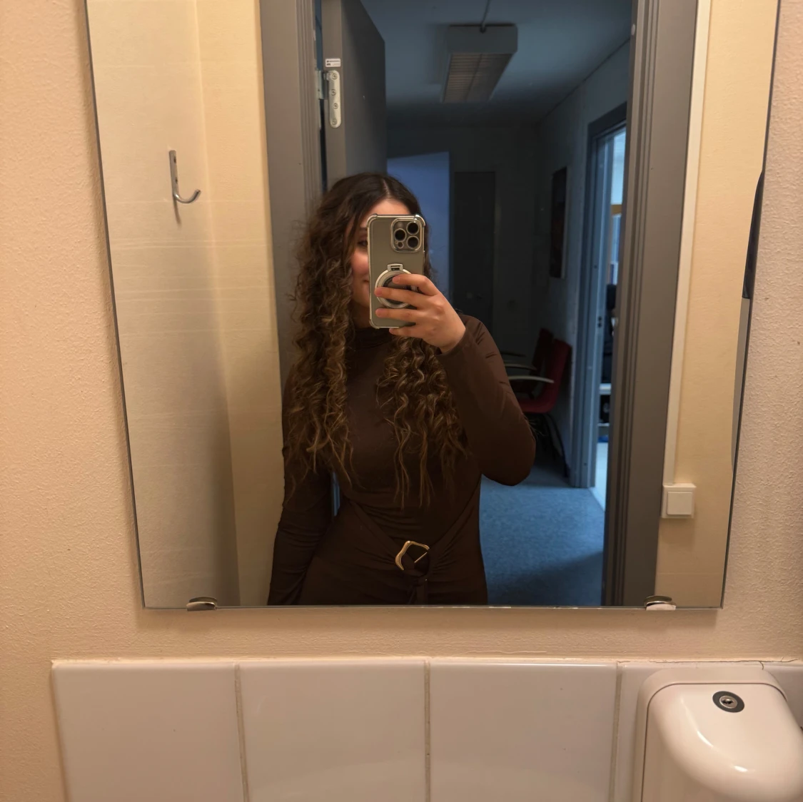 Brun långklänning med bälte