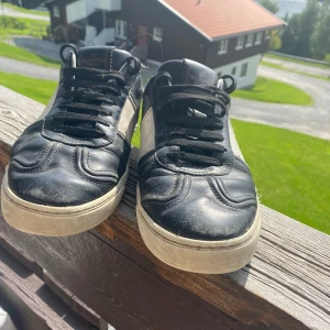 Valentino flycrew - Säljer mina gamla feta flycrews dom är i ganska dålig kondition ska inte ljuga därav priset box finns med extra spikar ❗️priset är INTE hugget i sten. Byten funkar bra ❗️skriv för minsta lilla fundering mera bilder finns 