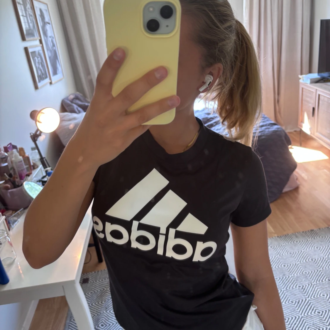 Svart träningströja från Adidas med stor logga