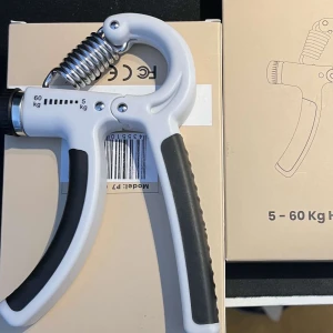 Handtränare justerbar - Sprillansny handtränare som stärker handgreppet och förstorar dina forarms. Tveka inte att skriva om du har frågor! :)