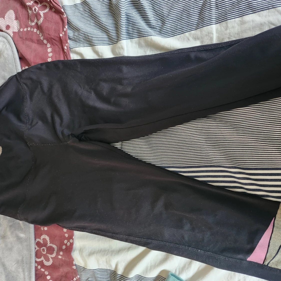 Svarta leggings med rosa detalj