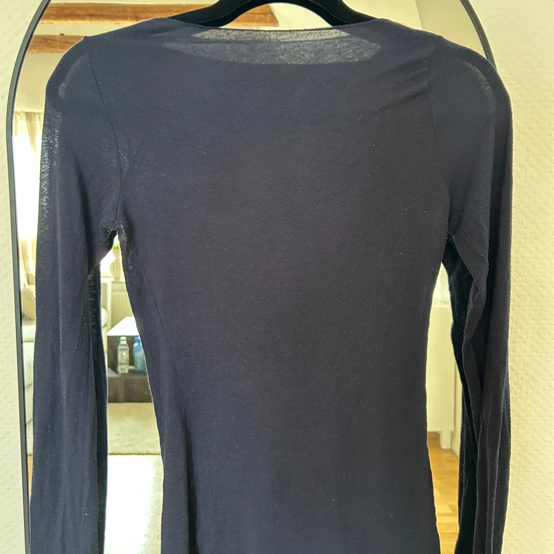 Intimismi mörkblå tröja