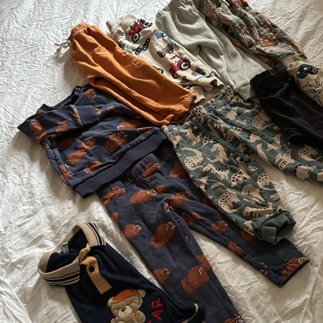 Färgglada mjukisbyxor med djurmotiv - 1