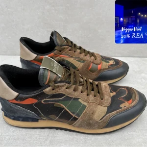 Valentino Rockrunner - ett par riktigr schyssta rockrunners || perfekta nu i vinter || strlk 44 || skicket är 8,5/10 || inget medföljer || hör av er vid intresse! ( från 2199kr till 1759kr )