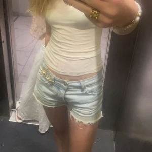 Ljusblå jeansshorts från 157 - Säljer ljusblåa jeansshorts från lager 157! Kommer inte till användning, kontakta om ni är intresserade💕