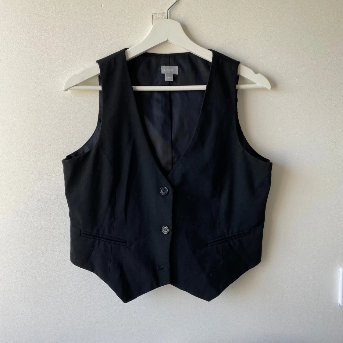 Svart kostymväst med knappar