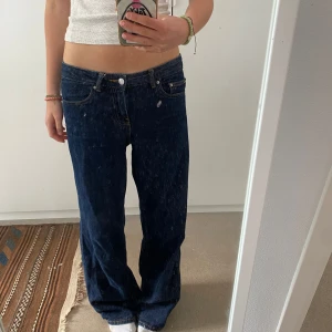 Mörkblå raka jeans - Mörkblåa jeans från Gina tricot 