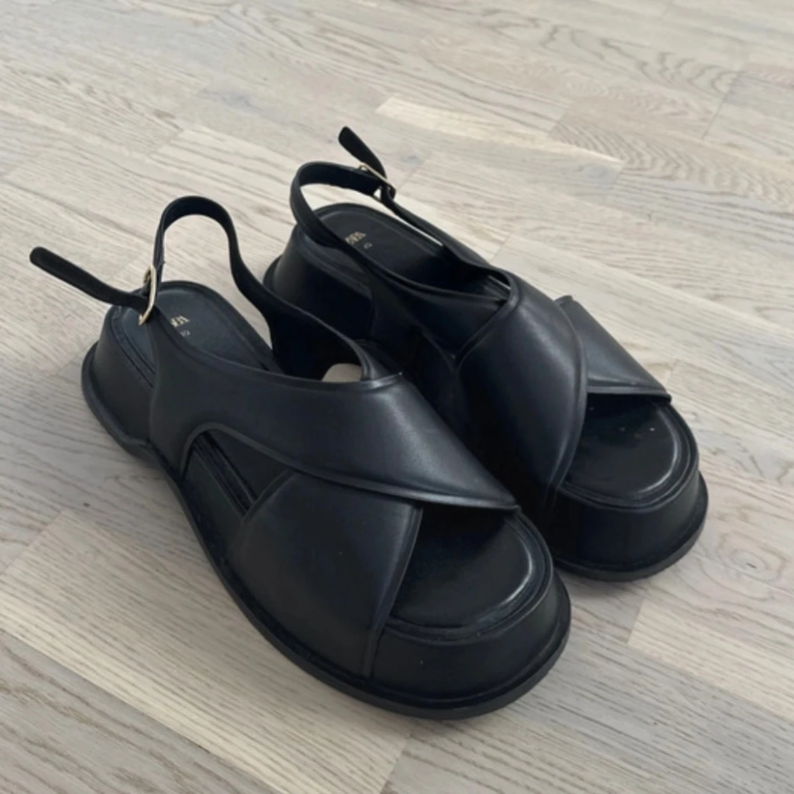 Svarta sandaler från Zara